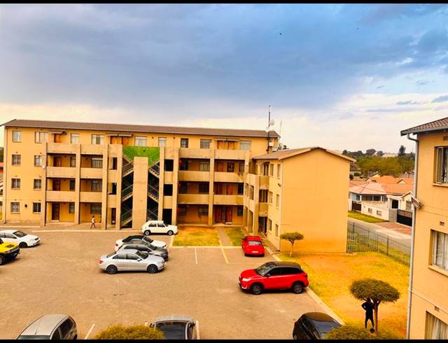 2 BEDROOM PROPERTY TO RENT IN FLEURHOF